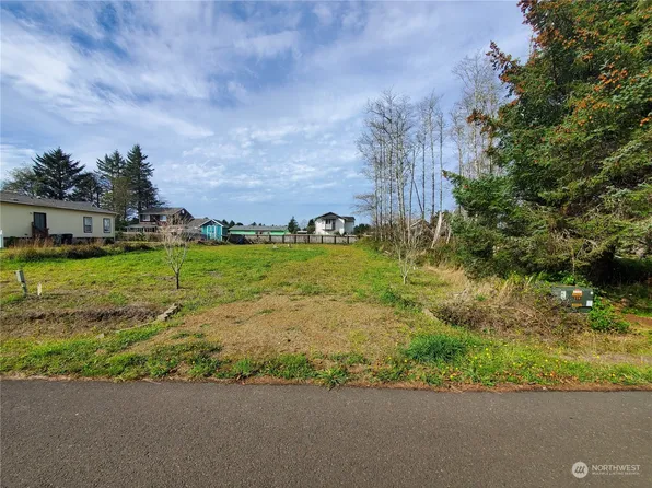 509 Chenois Avenue NE, Ocean Shores, WA 98569
