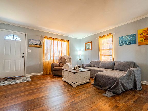5th image of 224 N Maynard Ave