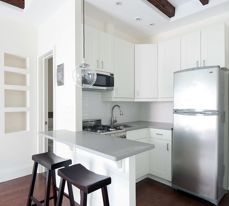 2nd image of 92 Horatio St APT 5D