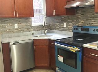 3023 Steinway St, Astoria, NY 11103