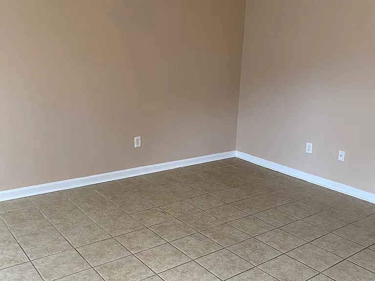 956 Margaret Dr — Photo 9
