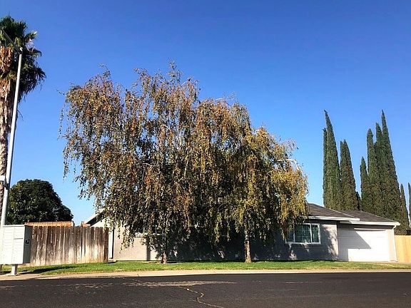 4th image of 16139 Julie Ln