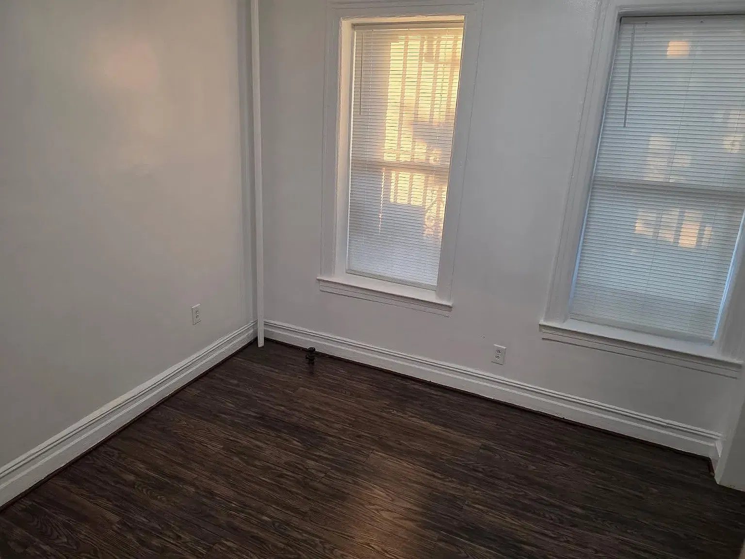 35-17 Crescent Street — Photo 2