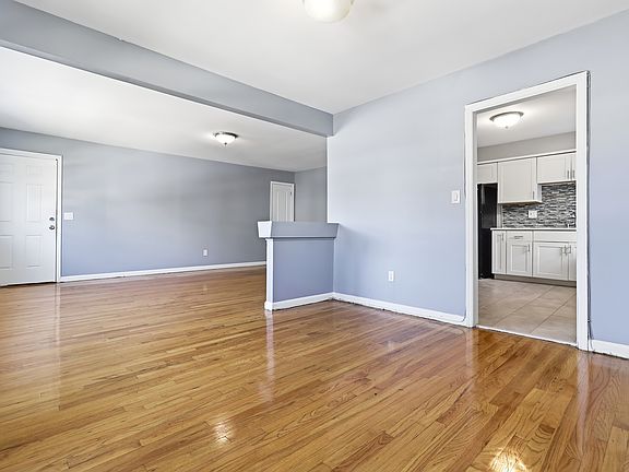 3rd image of 9 Allen St