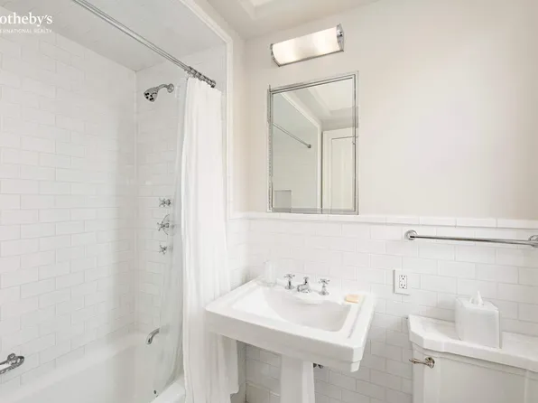 30 East 71st Street image 16 of 18