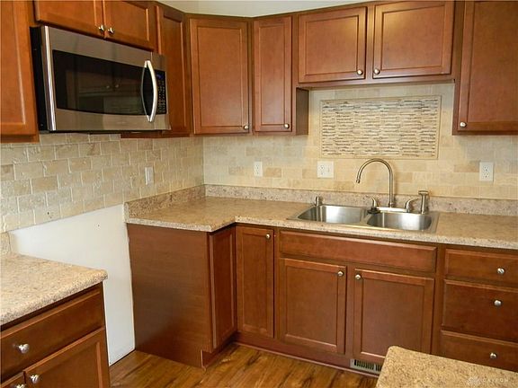 4th image of 1265 Southlyn Dr