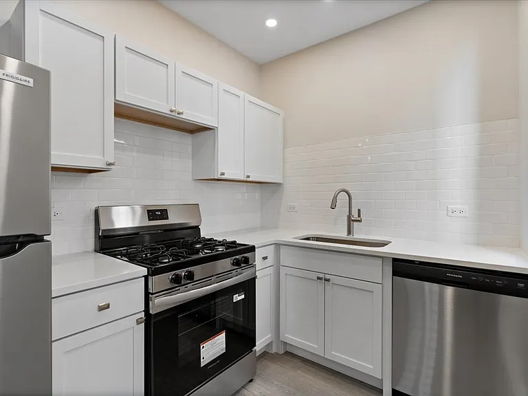 2742 N Seminary Ave #CH2 — Photo 7