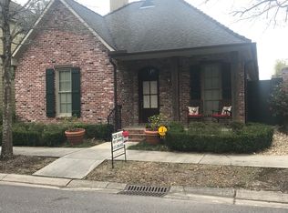 121 Woodsboro Dr, Lafayette, LA 70508