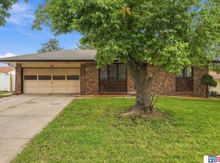 420 Oregon Trl, Lincoln, NE 68521