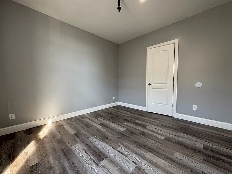 460-3 N Main St — Photo 7