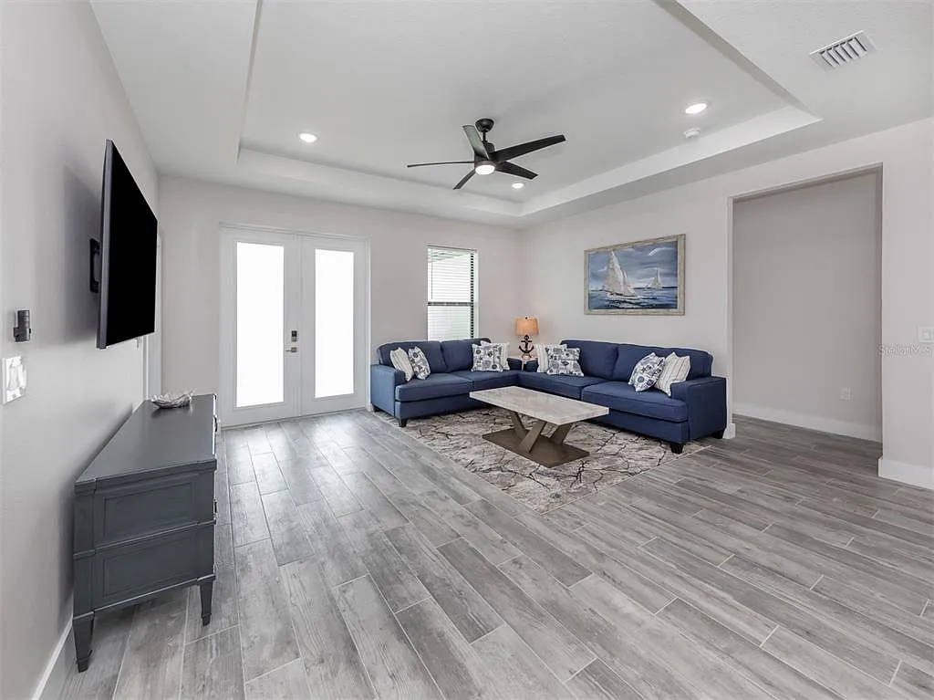 3 bed, 3.0 bath, 1707 sqft, $5,000 — Photo 3