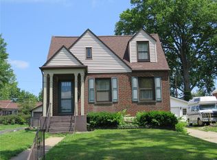 8911 Apache Ln, Saint Louis, MO 63114