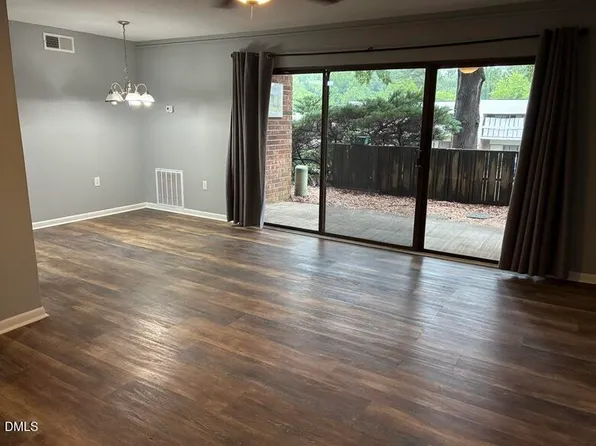 500 Umstead Dr, Chapel Hill, NC 27516