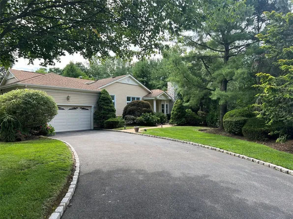 489 Links Drive S, Roslyn, NY 11576