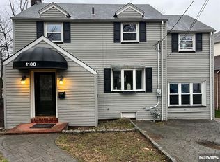 1180 Cumbermeade Rd, Fort Lee, NJ 07024