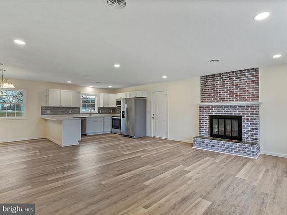 5th image of 127 Madera Dr