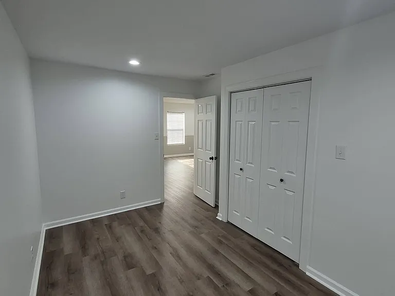 139 E South St — Photo 3