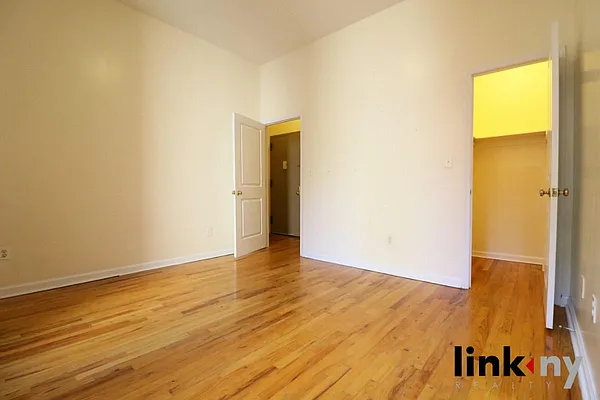 Rented by Link NY Realty | media 33