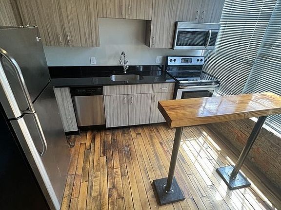 3rd image of 123 Pine St Unit 24