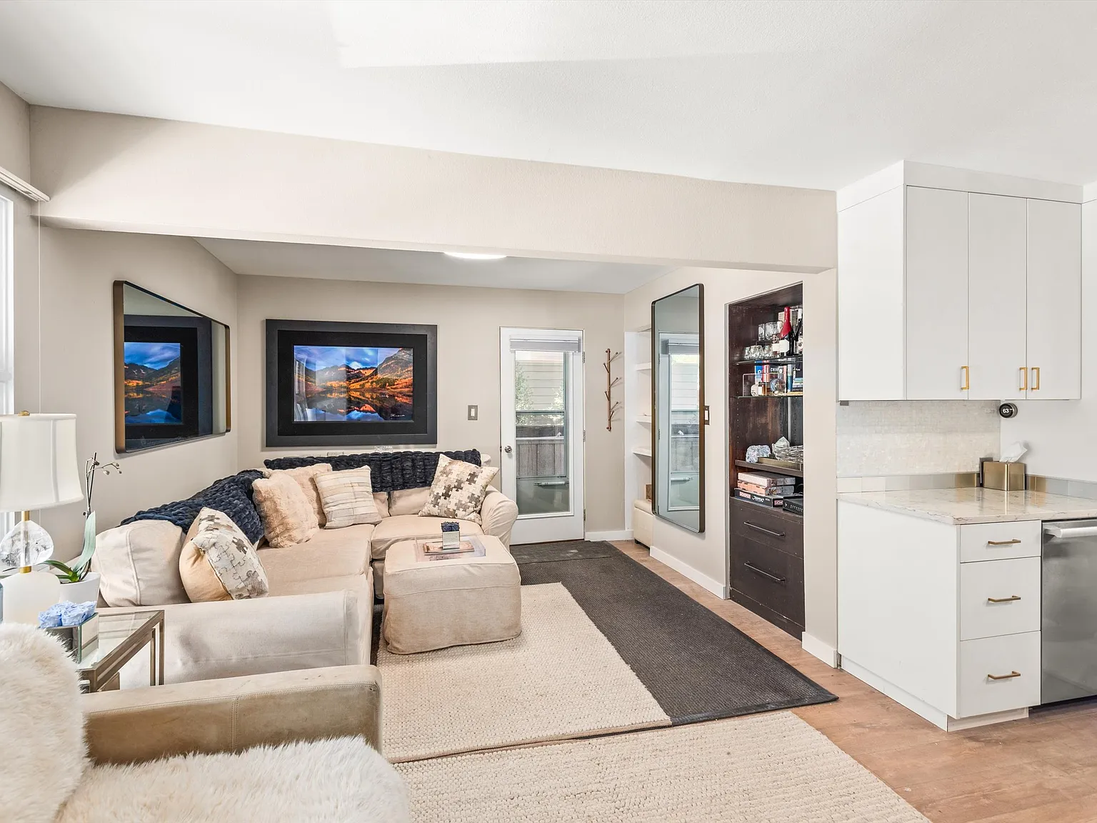 2 bed, 880 sqft, $13,000 — Photo 2