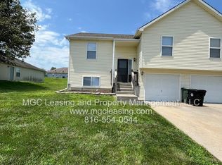 209-211 Birdie Dr, Pleasant Hill, MO 64080