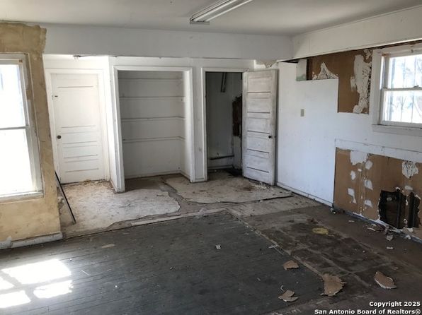 4110 N Hein, San Antonio, TX 78220