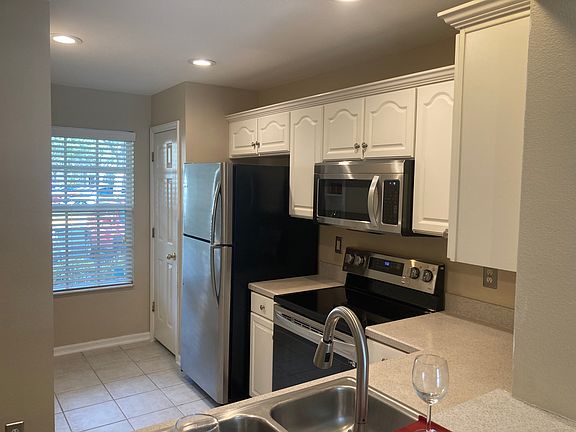 5th image of 2533 Harn Blvd Unit 2