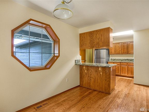 3rd image of 9124 Deni Dr NE