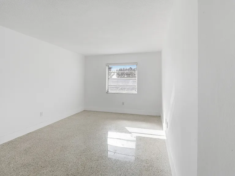 405 W 11th St #12 — Photo 7