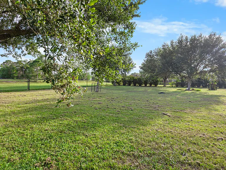 5648 NW Lorna Ct — Photo 6