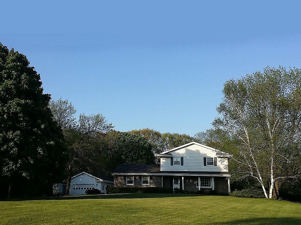 1st image of W300S2982 Snowdon Dr