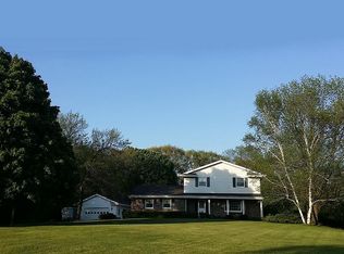 W300S2982 Snowdon Dr, Waukesha, WI 53188