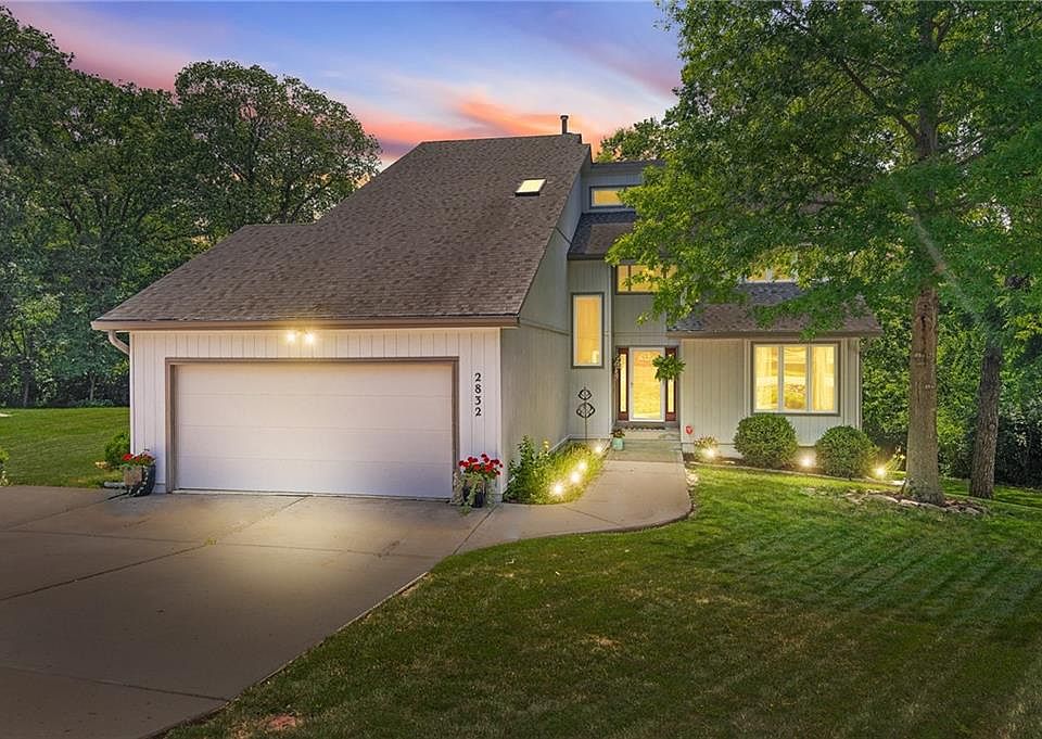 1st image of 2832 S Stoneridge Dr