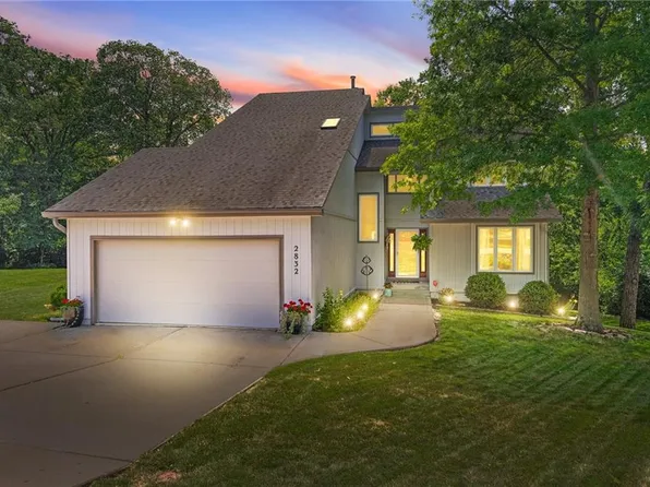 2832 S Stoneridge Dr, Blue Springs, MO 64015