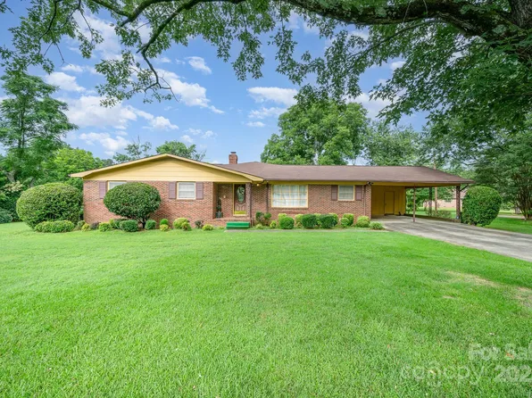 812 Clinton Ave, Lancaster, SC 29720