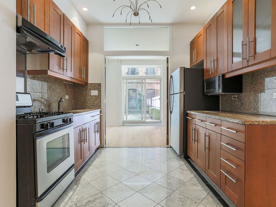 1st image of 528 W 46th St APT 1W