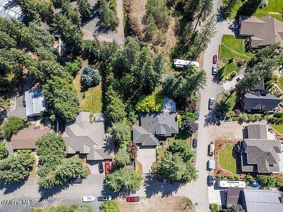 4th image of 418 S Riviere Ct