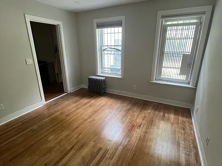 1061 Clay Ave #1B — Photo 1