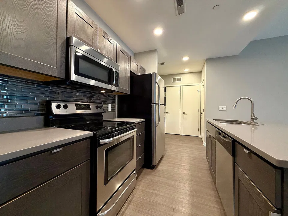 555 Michigan St NE #202
