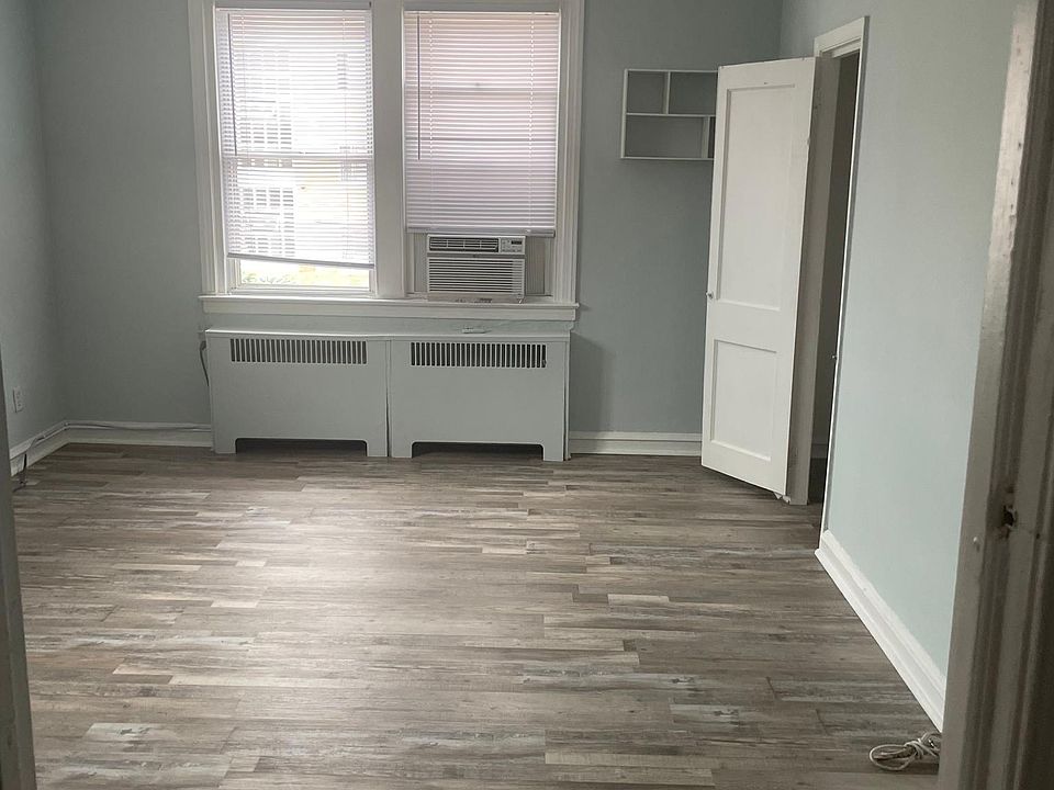 2nd image of 1418 E Bristol St #1