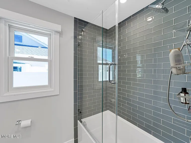 347 Bay Ln — Photo 43