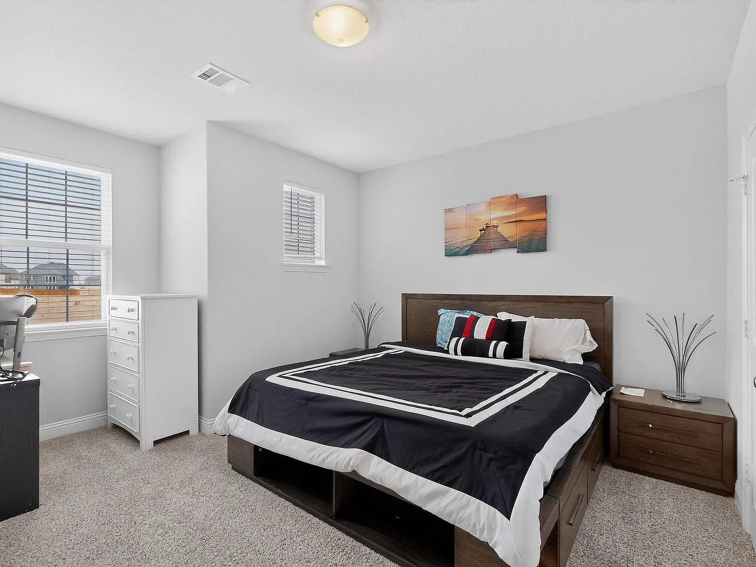 5 bed, 2473 sqft, $4,200 — Photo 3