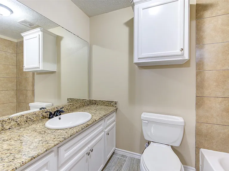 605 Center St #B — Photo 25
