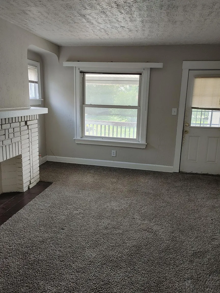 11805 Dove Ave photo 1