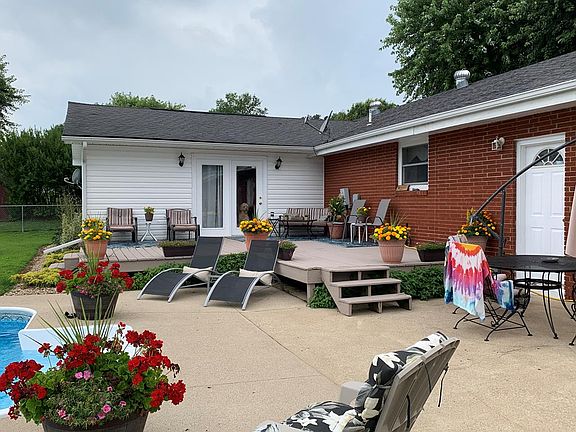 4th image of 135 Diane St