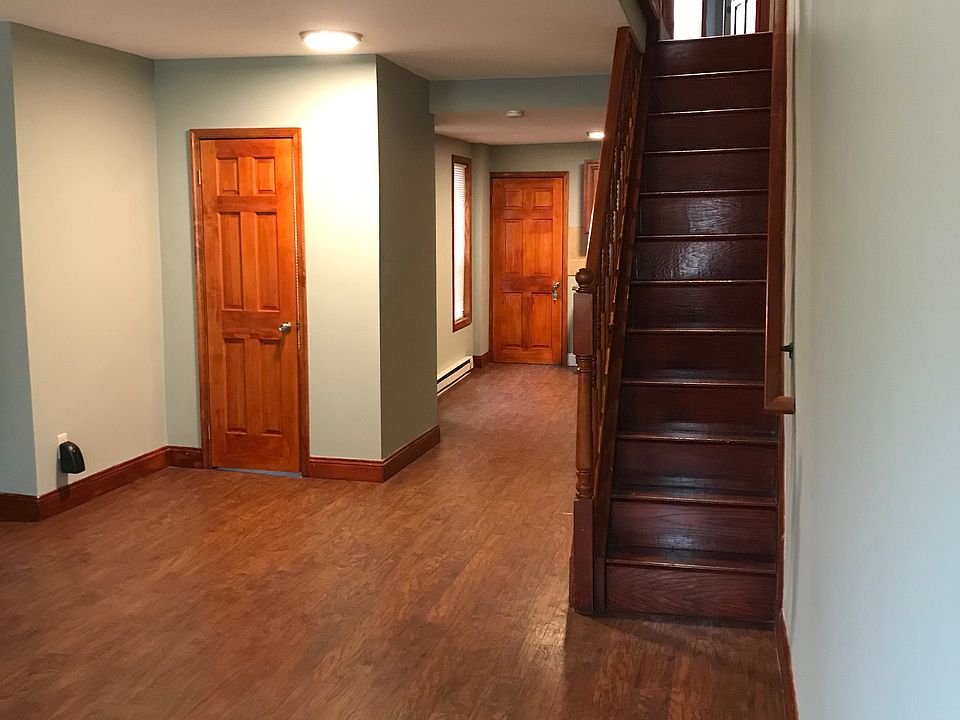 1st image of 121 Delamore Pl