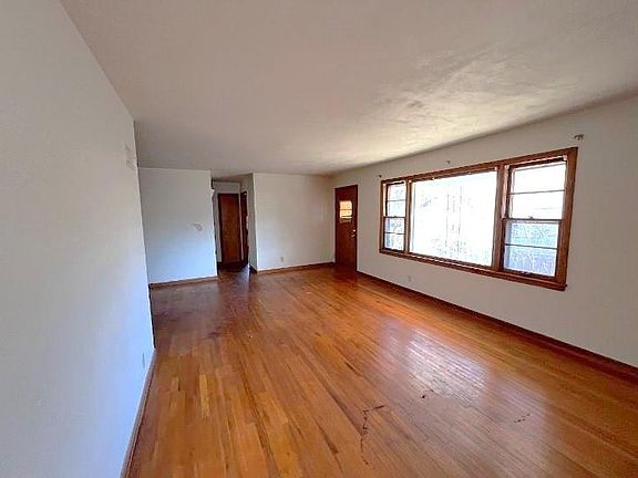 2nd image of 800 E 75th Ter