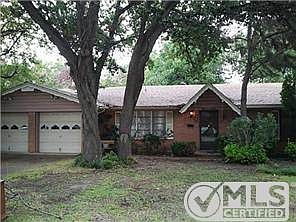 good curb appeal with trees
