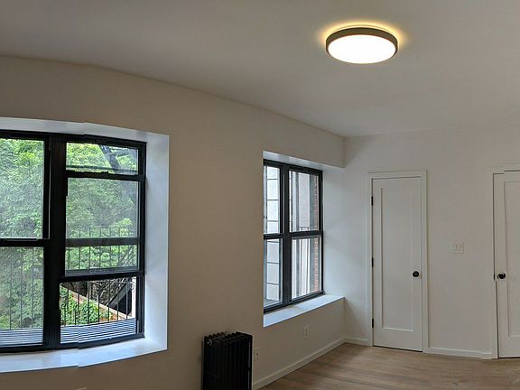 5th image of 609 Warren St #1