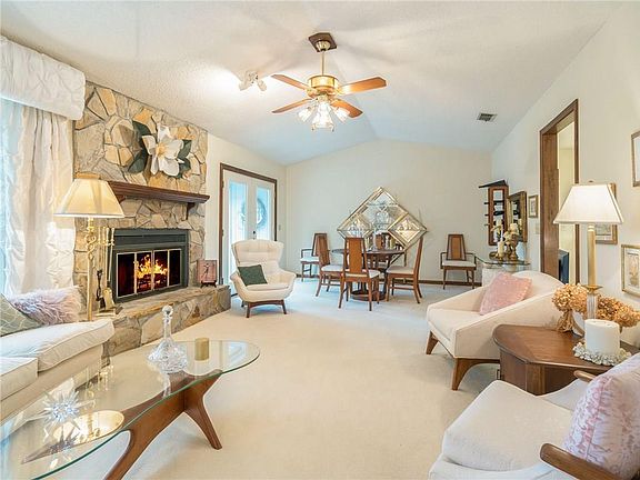 2nd image of 1642 Plantation Oaks Ln